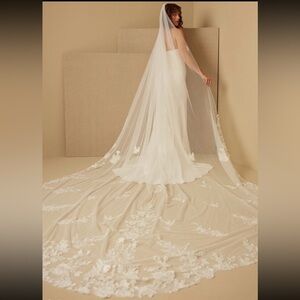 Elegant White Bridal Veil